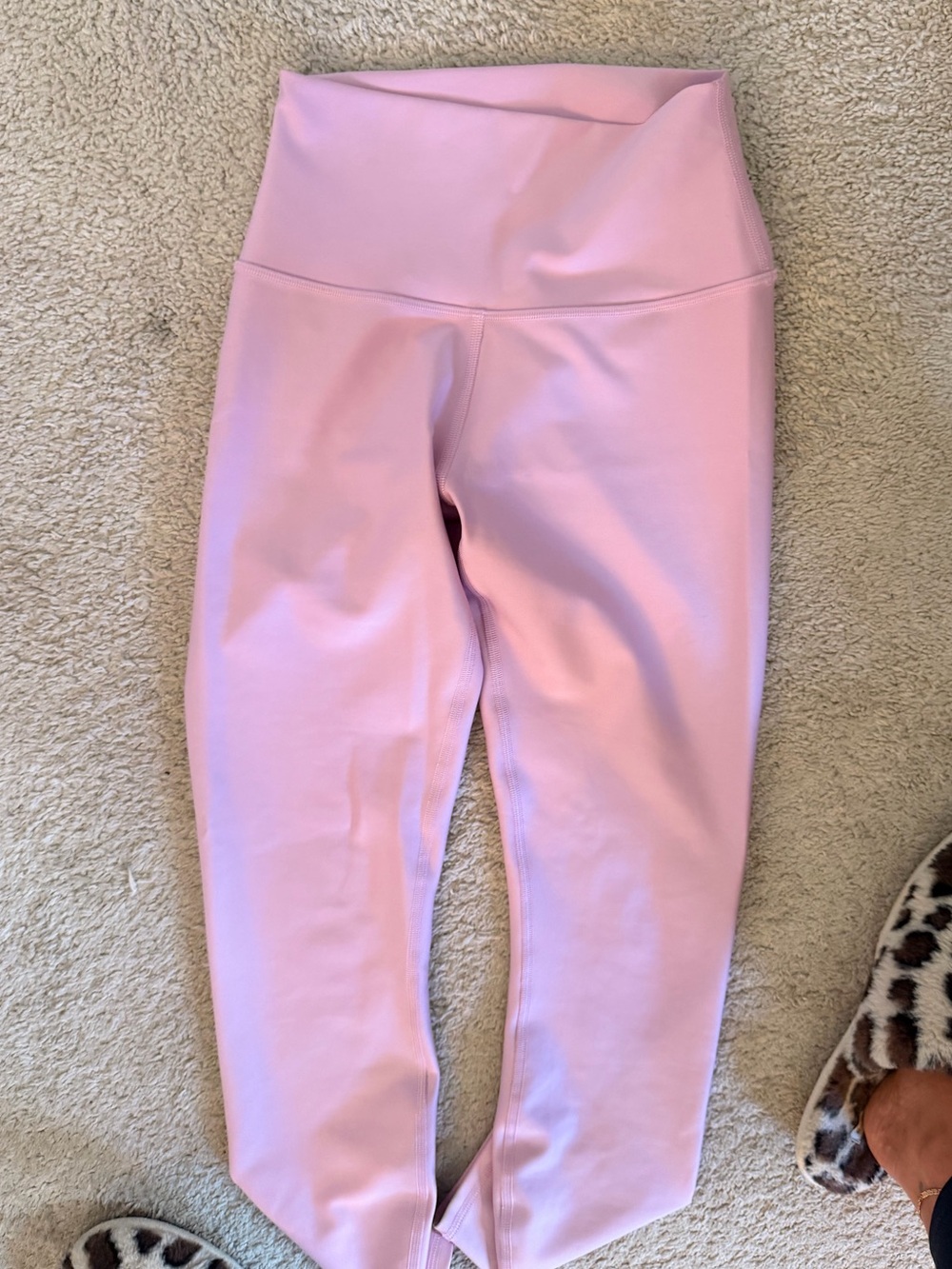 Pink (SOLD OUT) airlift Alo leggings - Picture 3 of 4